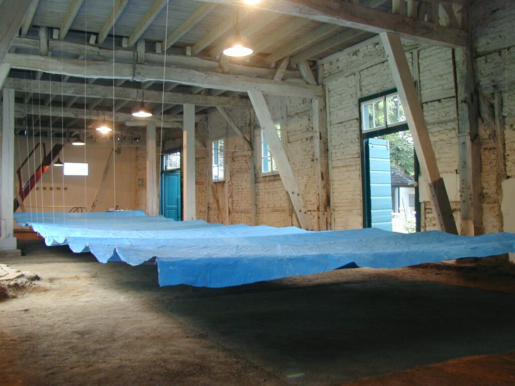 Himmelblau | Papier und Holz | 4 x 12 m | Galerie in der alten Weberei/Rödingen | 2004